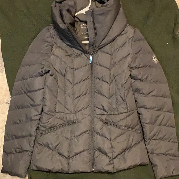 Michael Kors puffer jacket - Picture 2 of 4